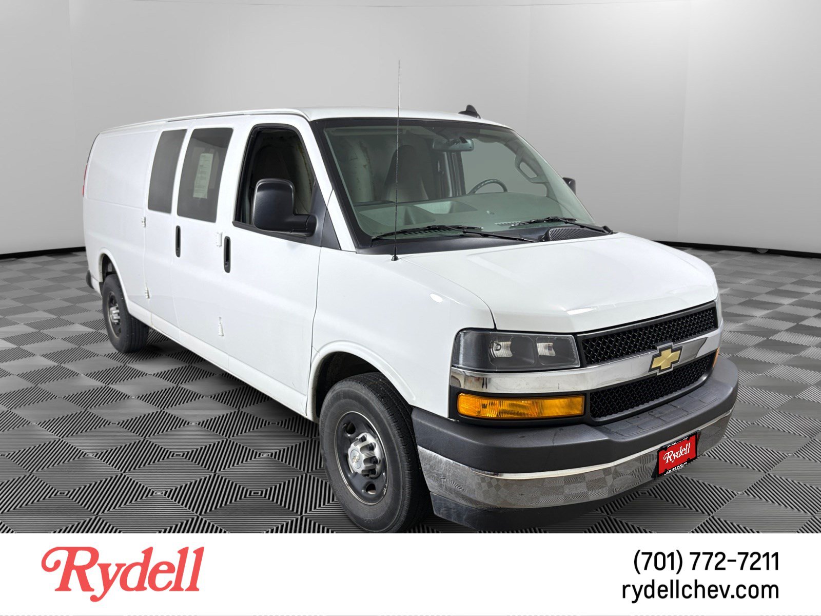 Used 2019 Chevrolet Express 3500 Extended w/ Driver Convenience Package RWD image 7