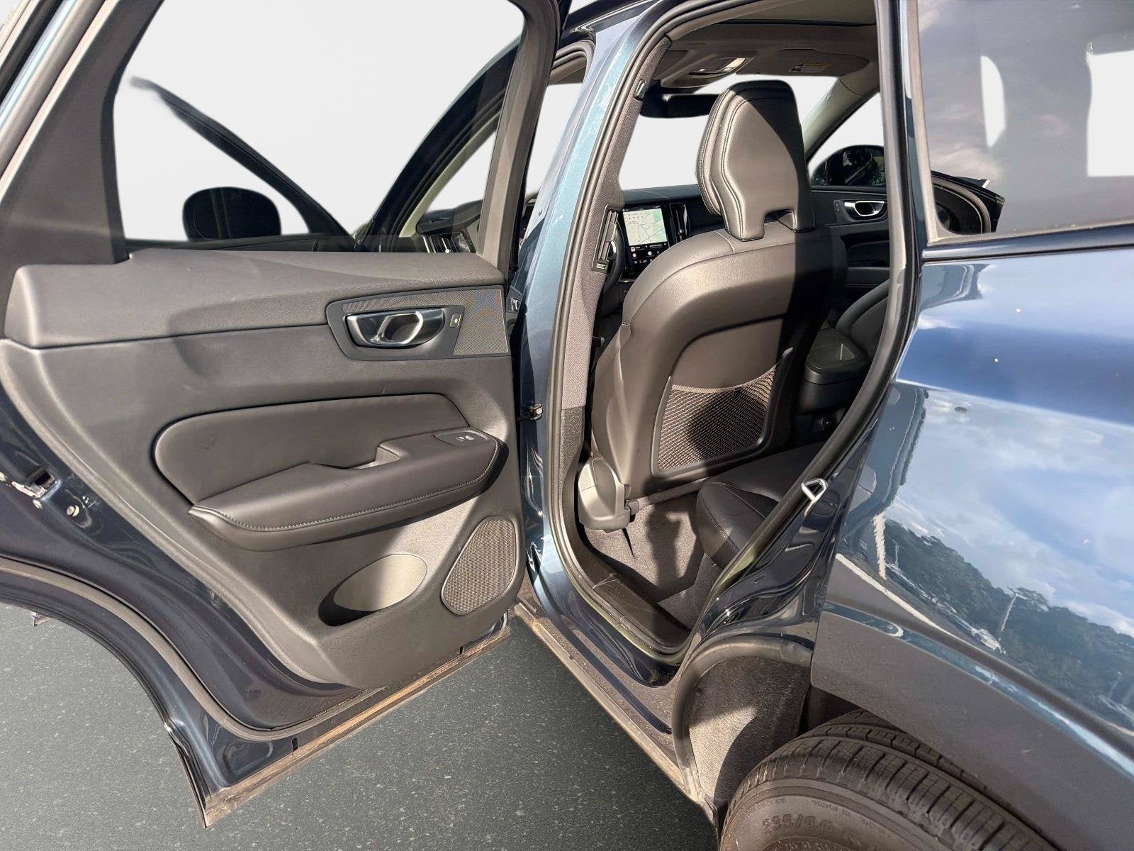 Certified 2024 Volvo XC60 B5 Core AWD/4WD image 13