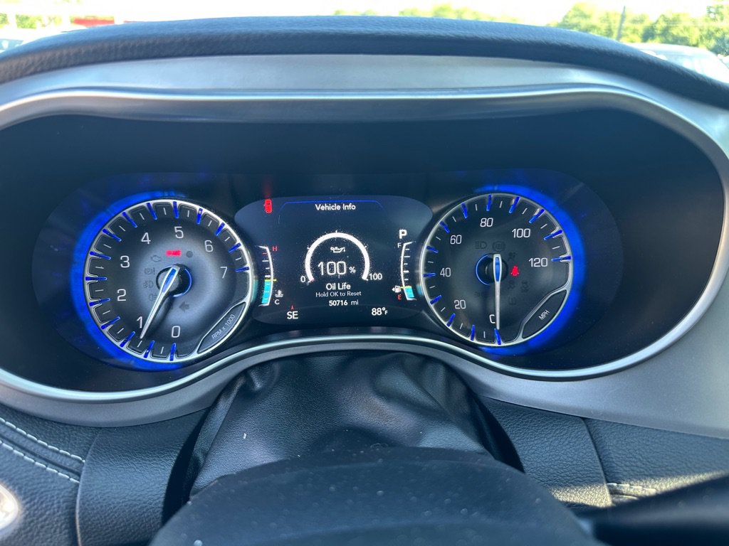 Used 2025 Chrysler Pacifica Limited FWD image 18