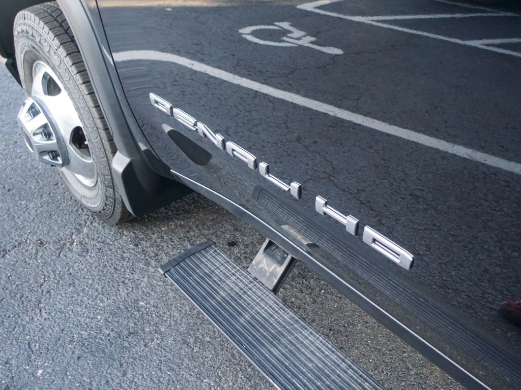 Used 2020 GMC Sierra 3500 Denali w/ Denali Ultimate Package image 10