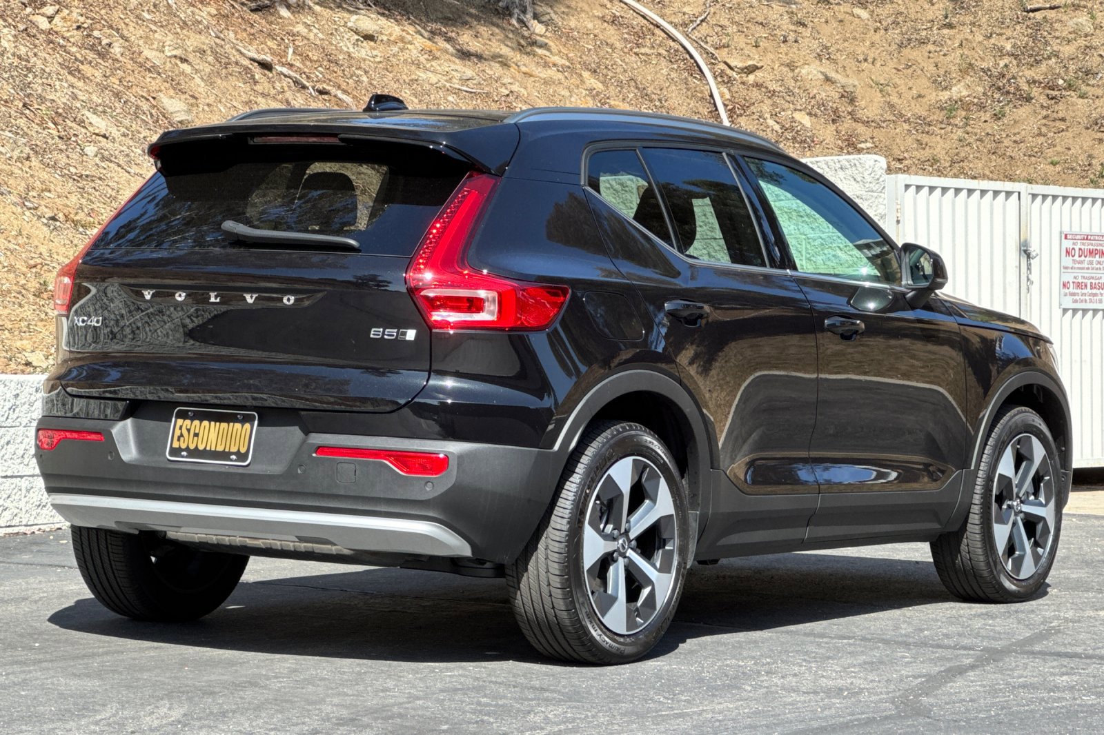New 2025 Volvo XC40 B5 Core w/ Protection Package Premier image 5