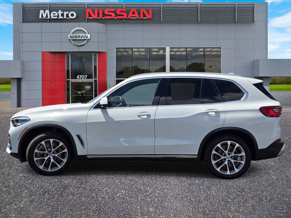 Used 2020 BMW X5 xDrive40i w/ Premium Package AWD/4WD image 3