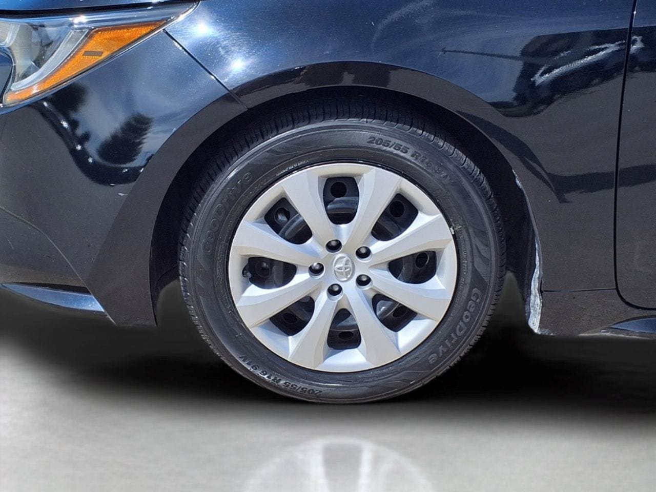 Used 2024 Toyota Corolla LE FWD image 9