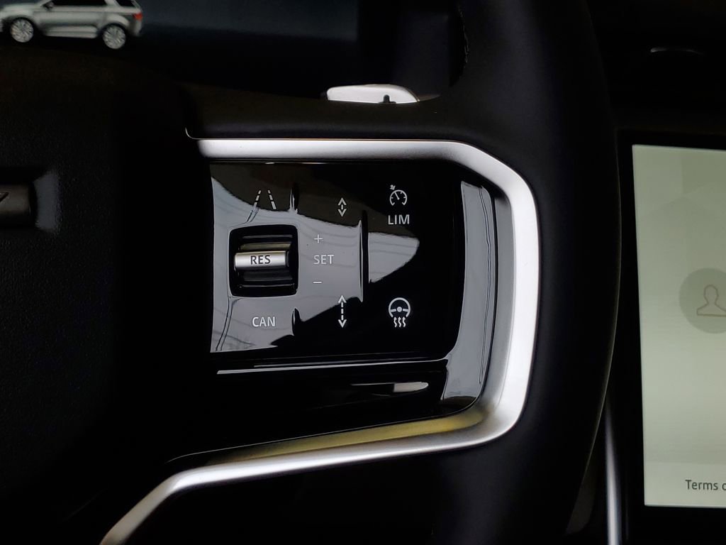 Used 2025 Land Rover Discovery Sport S image 21