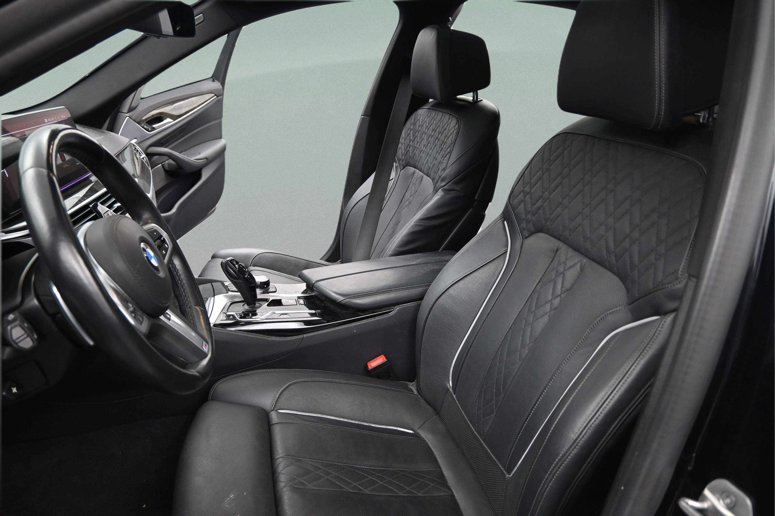 Used 2022 BMW M550i xDrive w/ Dynamic Handling Package AWD/4WD image 23