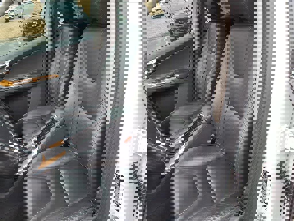 Used 2017 Volvo XC60 T5 Inscription w/ Preferred Option Package image 18