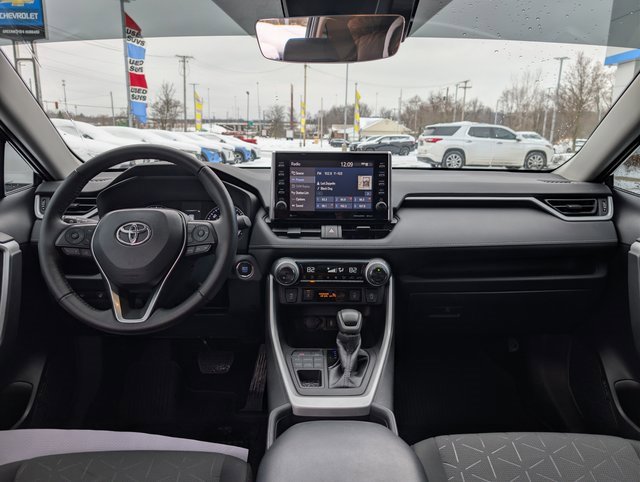 Used 2022 Toyota RAV4 XLE w/ Convenience Package image 11