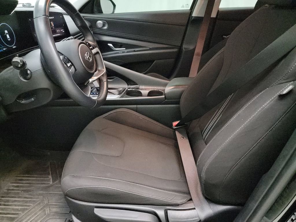 Used 2023 Hyundai Elantra SEL w/ Convenience Package FWD image 8