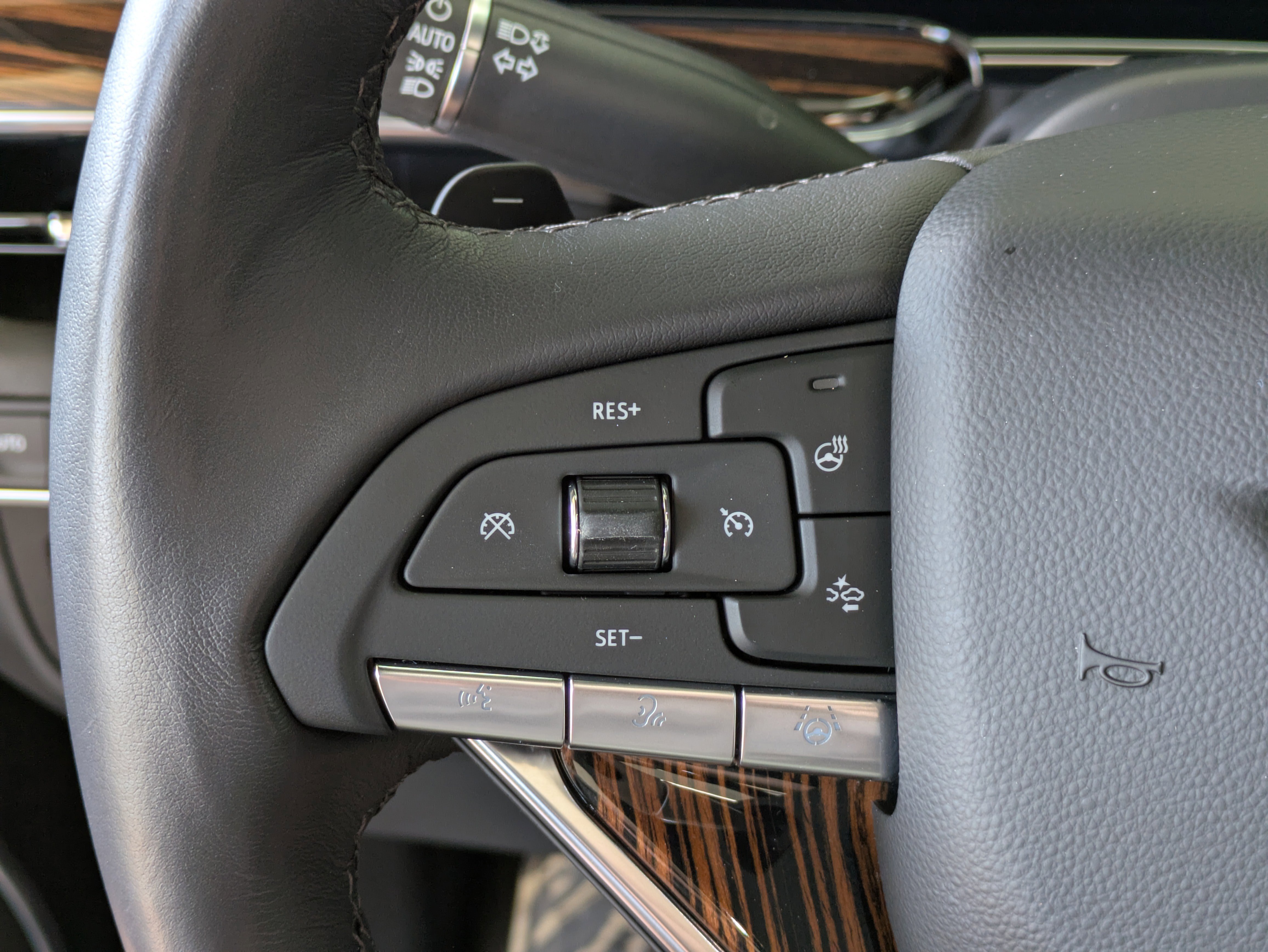 Certified 2024 Cadillac Escalade Premium Luxury AWD/4WD image 25