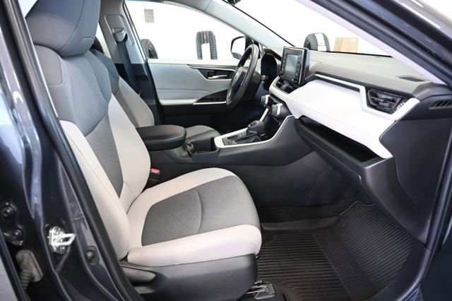 Used 2022 Toyota RAV4 XLE image 11