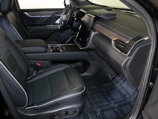 Used 2024 GMC Acadia Denali w/ Super Cruise Package image 37