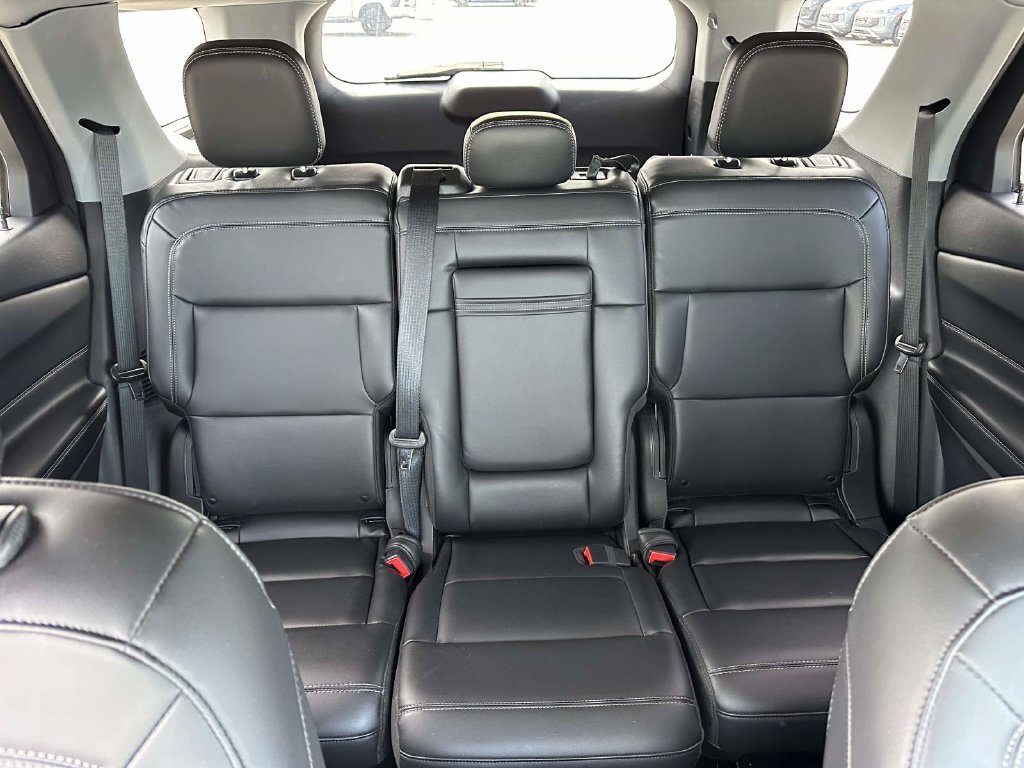 Used 2022 Ford Explorer XLT w/ Equipment Group 202A AWD/4WD image 13
