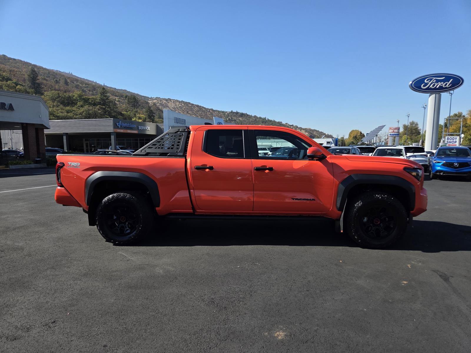 Used 2024 Toyota Tacoma TRD Off-Road w/ TRD Off Road Premium Package AWD/4WD image 4