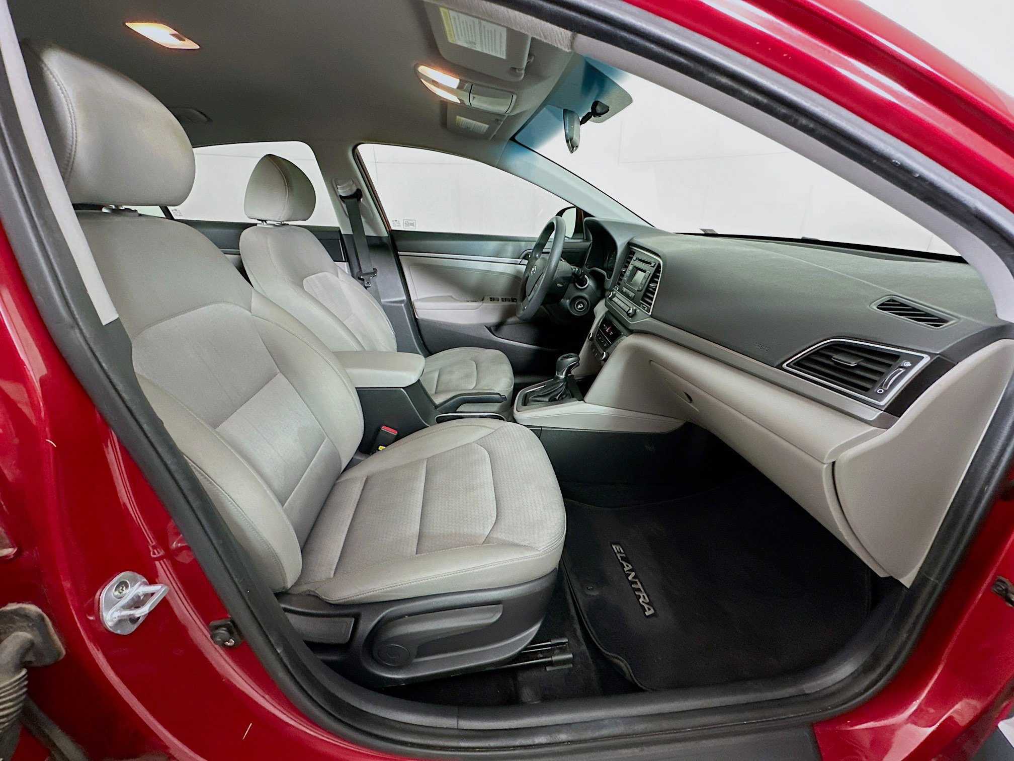 Used 2017 Hyundai Elantra SE FWD image 27