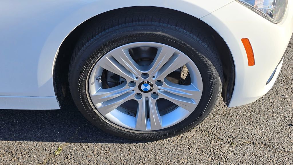 Used 2017 BMW 330i Sedan RWD image 9