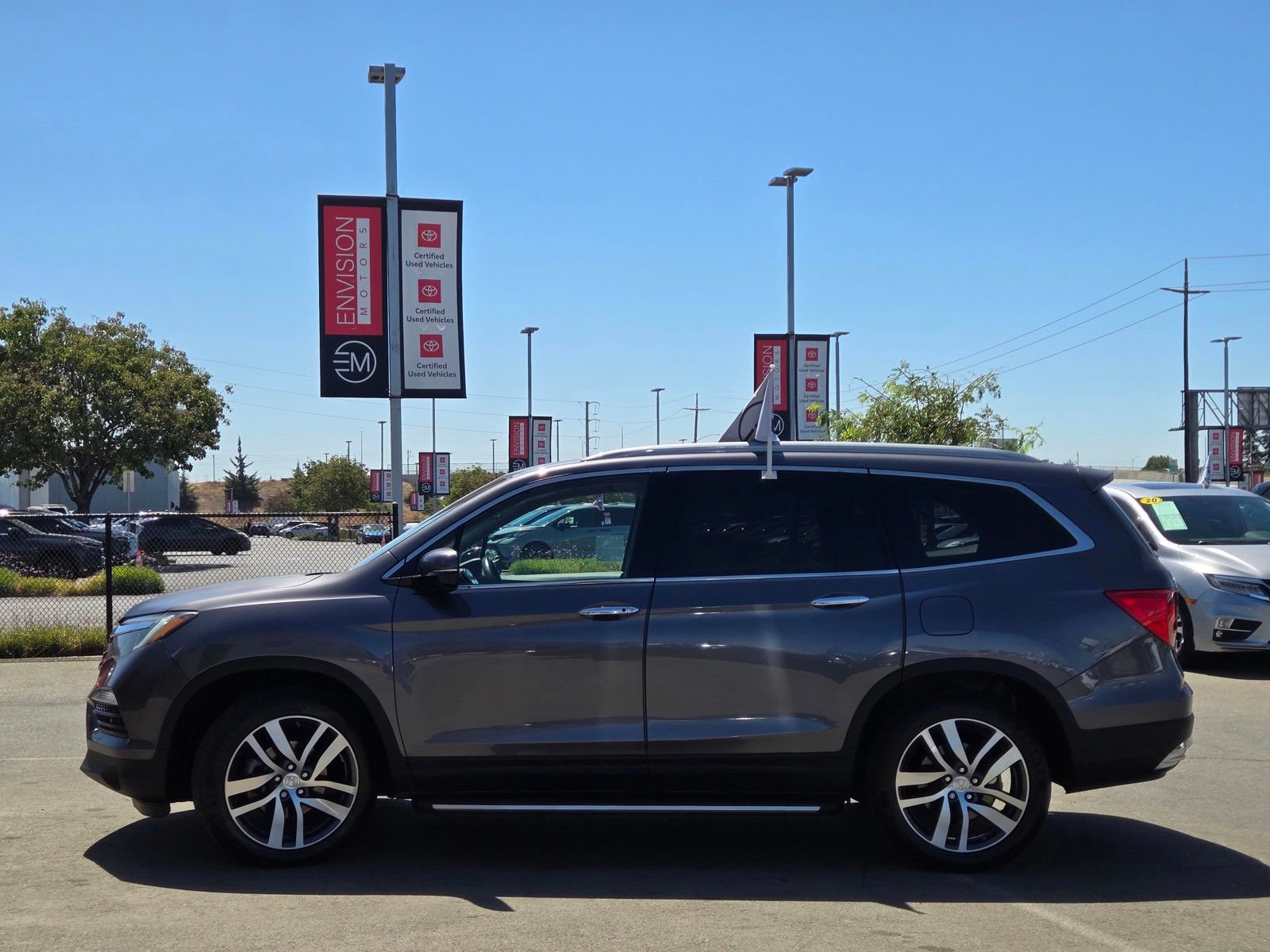 Used 2018 Honda Pilot Touring image 4