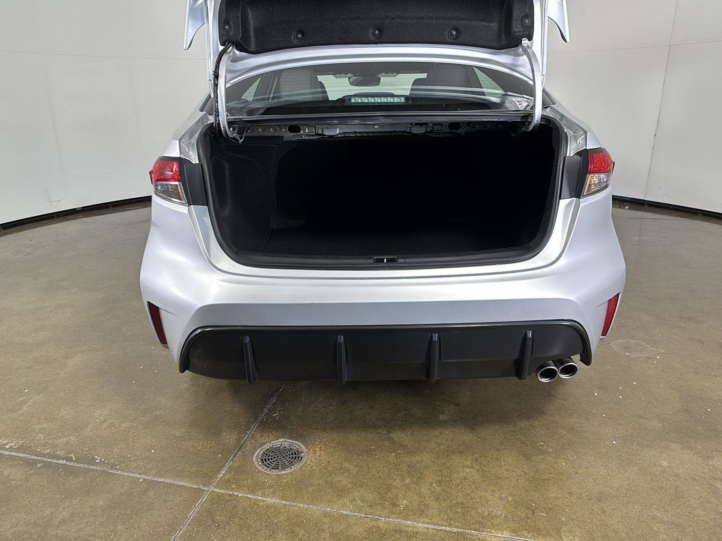 Used 2023 Toyota Corolla SE FWD image 8