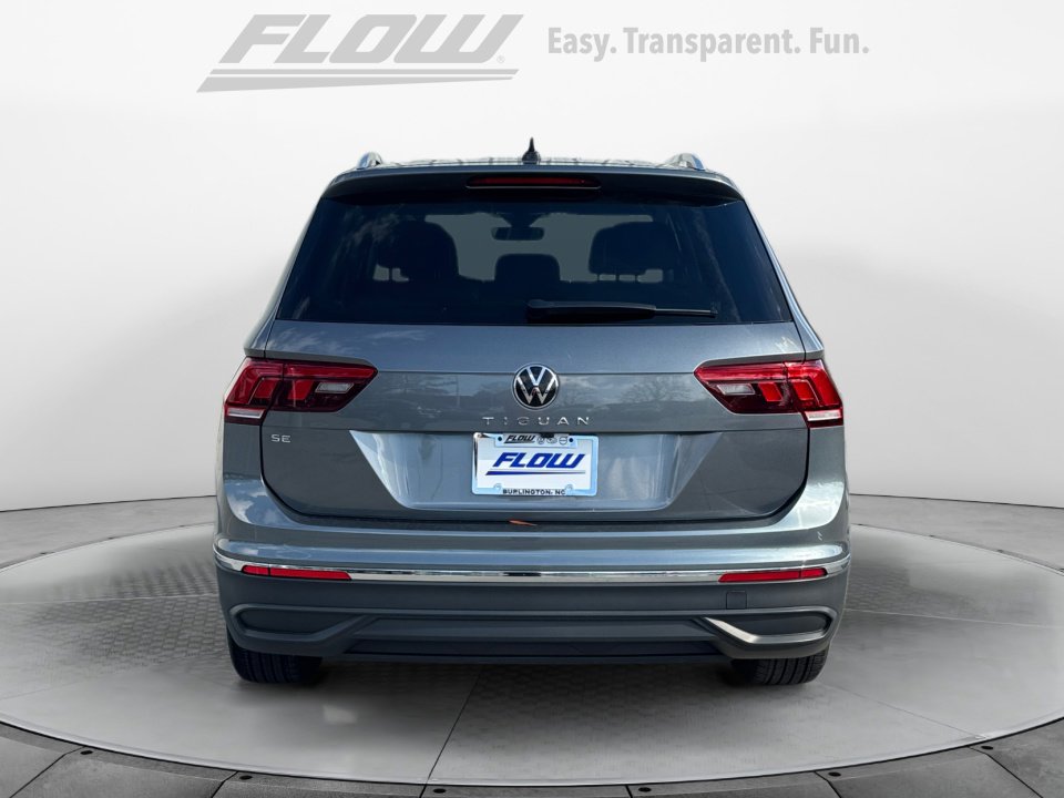 Used 2022 Volkswagen Tiguan SE w/ Panoramic Sunroof Package image 7