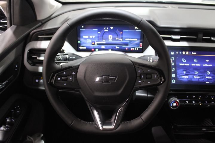 New 2027 Chevrolet Bolt LT w/ Comfort Package FWD image 32