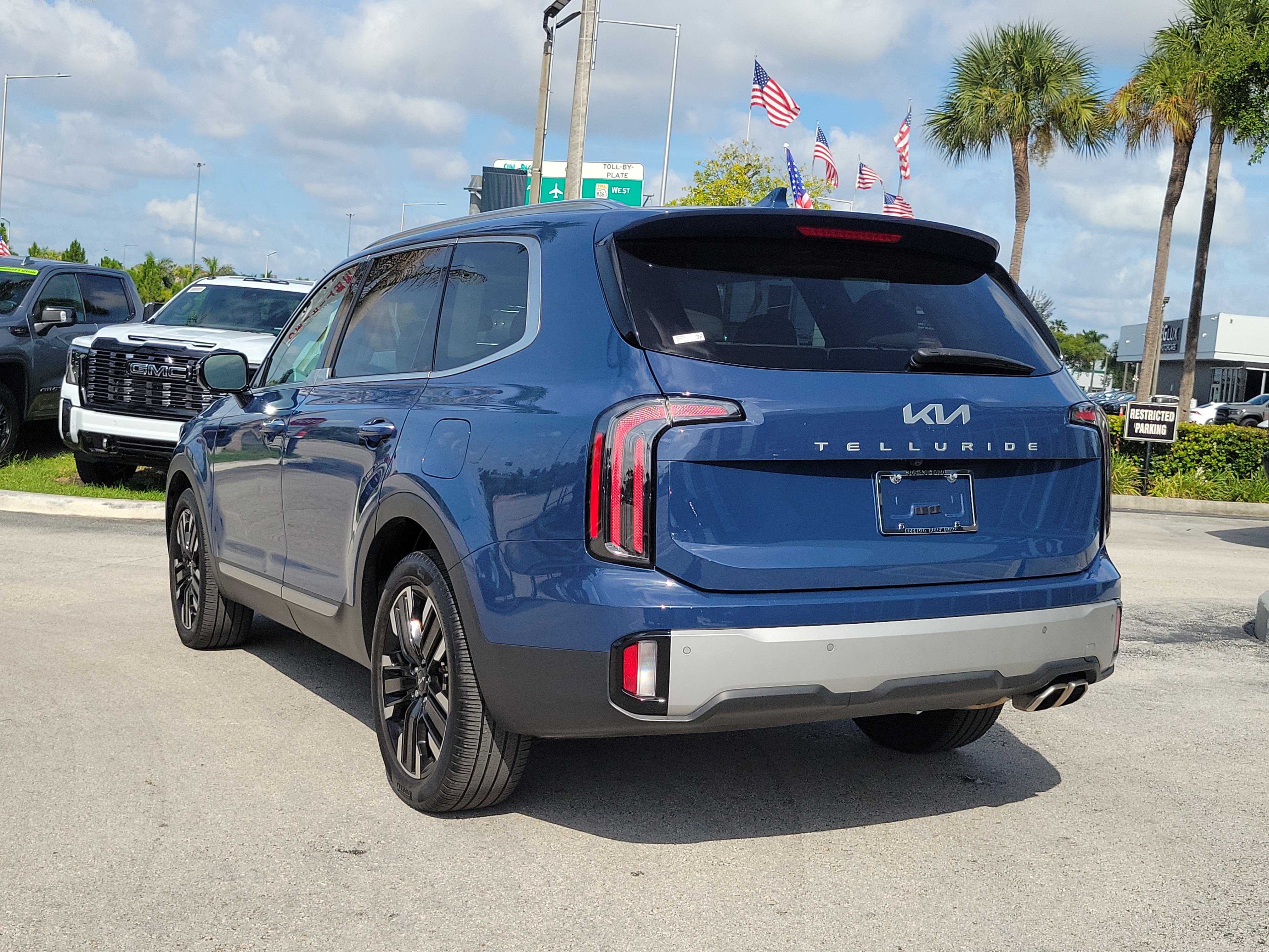 Used 2023 Kia Telluride SX FWD image 7