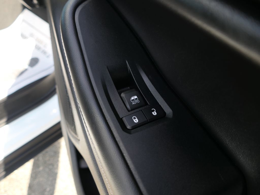 Used 2023 Jeep Grand Cherokee Altitude image 23