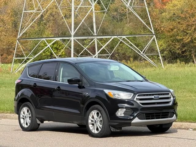 Used 2017 Ford Escape SE w/ SE Cold Weather Package AWD/4WD image 2