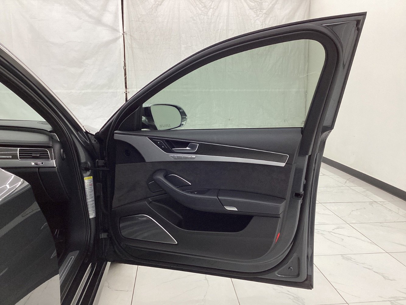 Used 2013 Audi S8 image 19