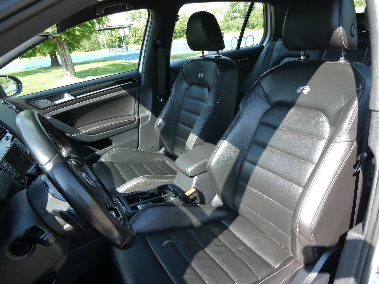 Used 2016 Volkswagen Golf R 4-Door AWD/4WD image 11