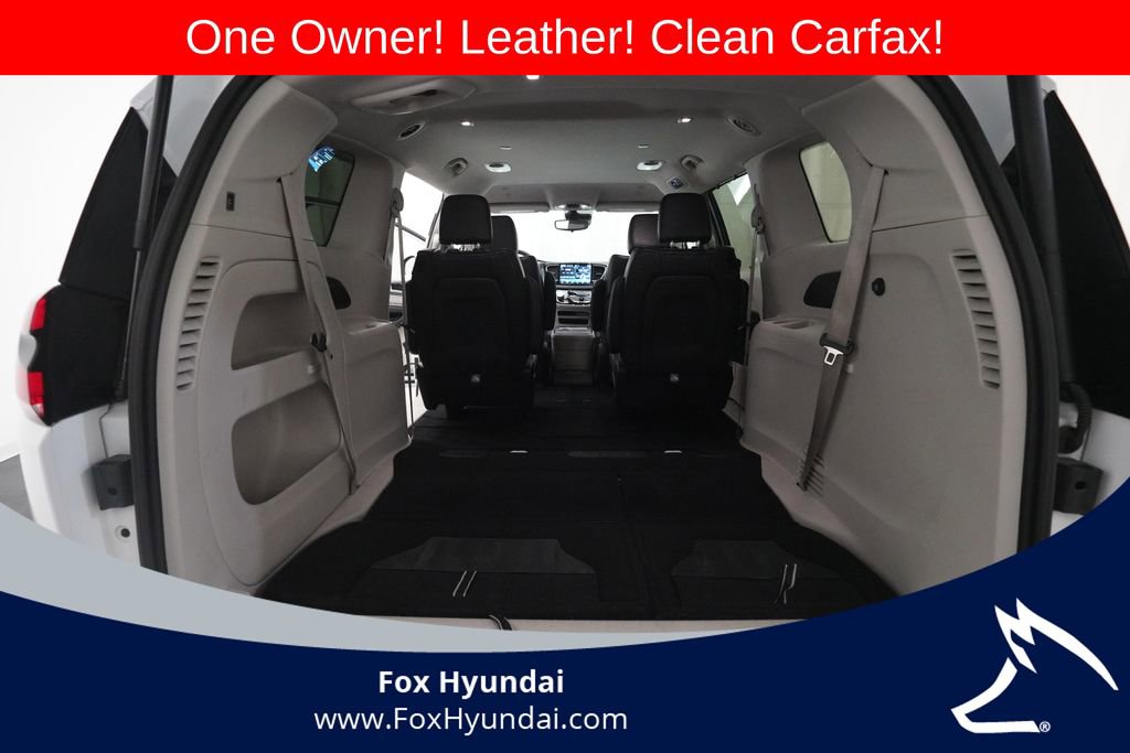 Used 2023 Chrysler Pacifica Touring-L FWD image 9
