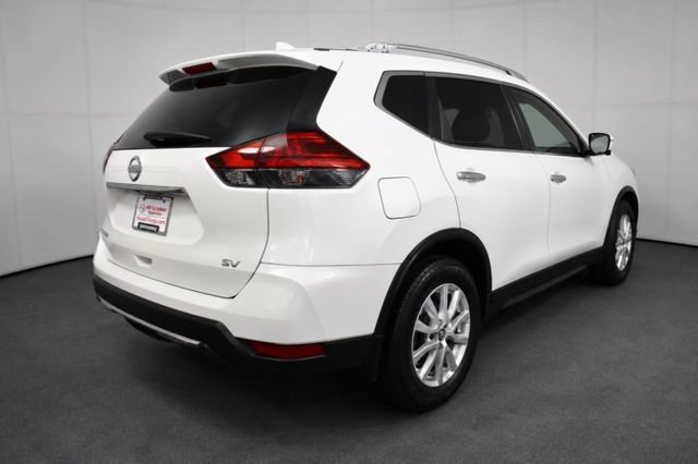 Used 2017 Nissan Rogue SV w/ SV Premium Package FWD image 4