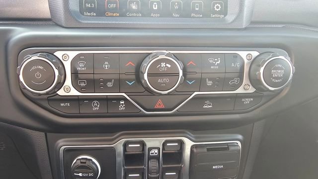 Used 2023 Jeep Gladiator Mojave w/ Cold Weather Group AWD/4WD image 10