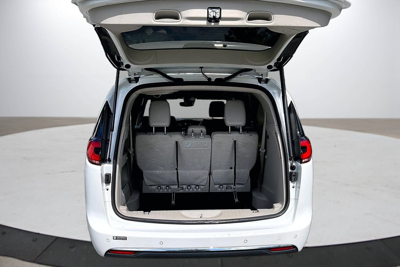 Certified 2021 Chrysler Pacifica Touring-L FWD image 24
