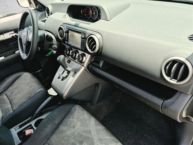 Used 2015 Scion xB FWD image 20