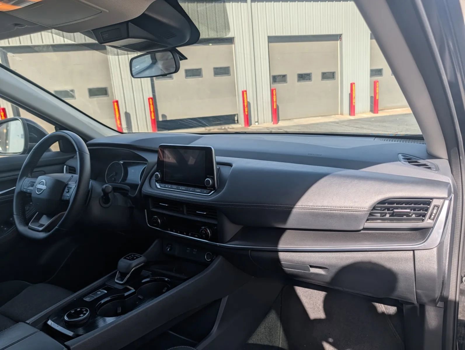 Used 2025 Nissan Rogue SV image 12