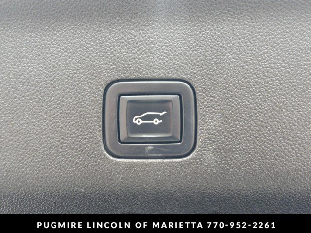 Used 2022 GMC Yukon AT4 w/ AT4 Premium Package AWD/4WD image 19