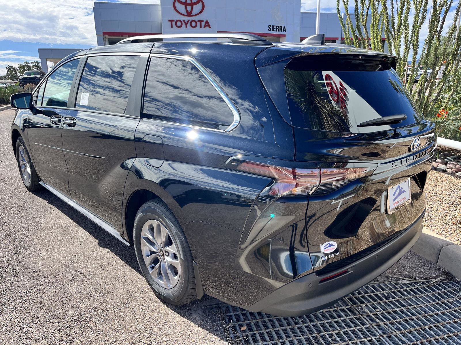 New 2025 Toyota Sienna XLE image 3