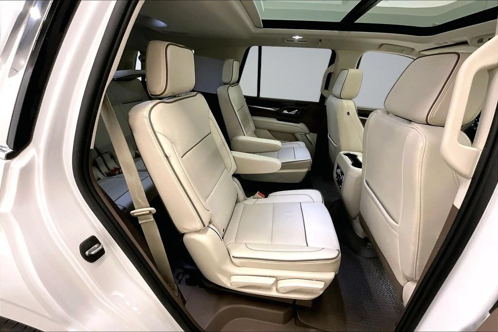 Used 2022 GMC Yukon Denali w/ Denali Premium Package AWD/4WD image 25