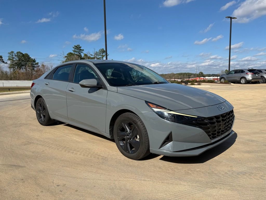 Used 2022 Hyundai Elantra SEL w/ Preferred Accessory Package image 7