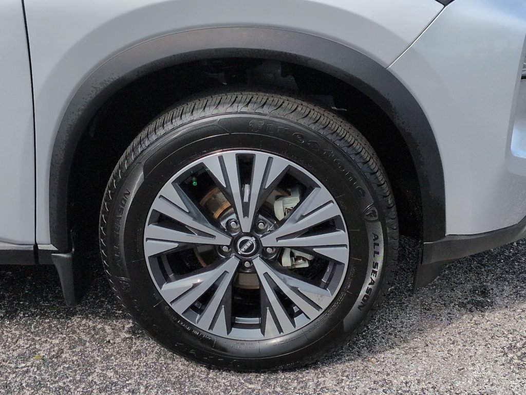 Used 2022 Nissan Rogue SV FWD image 11