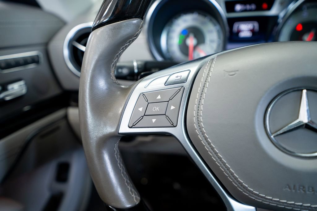 Used 2014 Mercedes-Benz SL 550 image 36