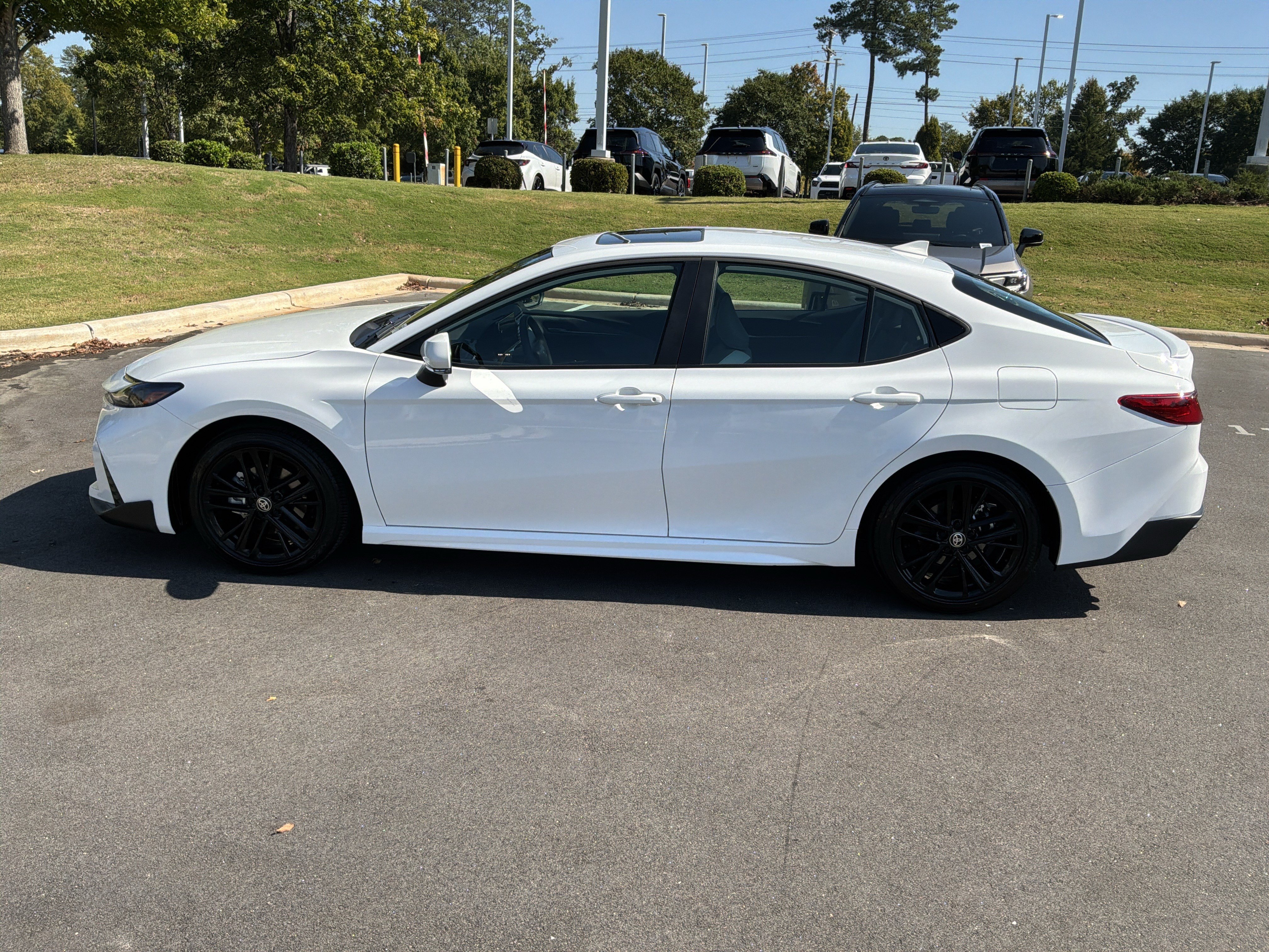 Used 2026 Toyota Camry SE w/ Multimedia Upgrade Package FWD image 7