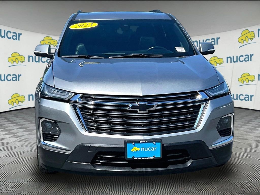 Used 2023 Chevrolet Traverse LT w/ LT Premium Package AWD/4WD image 2