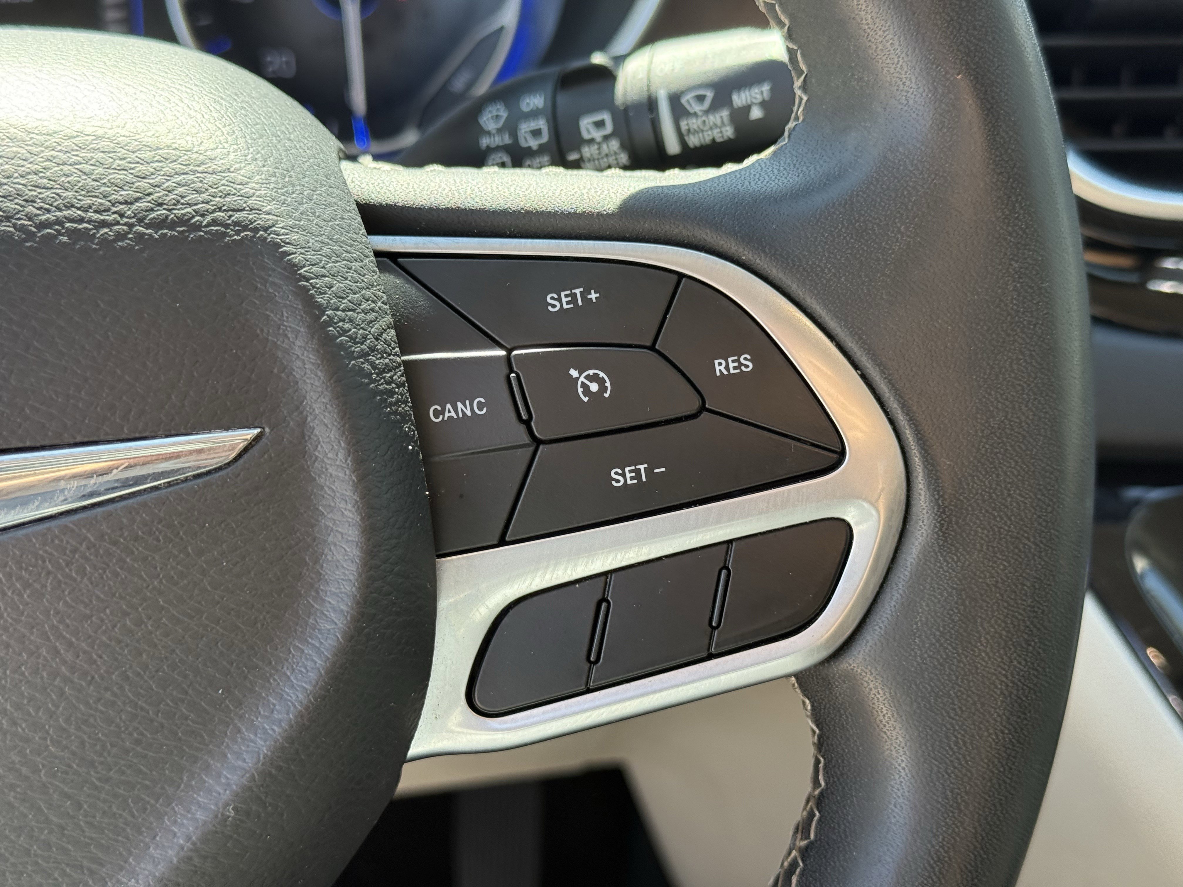 Used 2022 Chrysler Voyager LX image 17