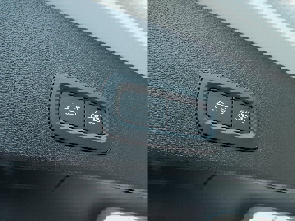 New 2025 Volvo XC40 B5 Plus w/ Climate Package image 14