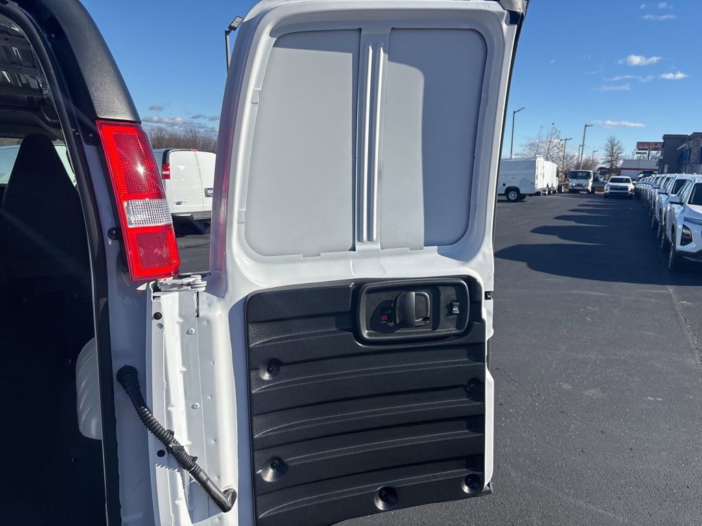 New 2025 Chevrolet Express 2500 w/ Driver Convenience Package RWD image 31