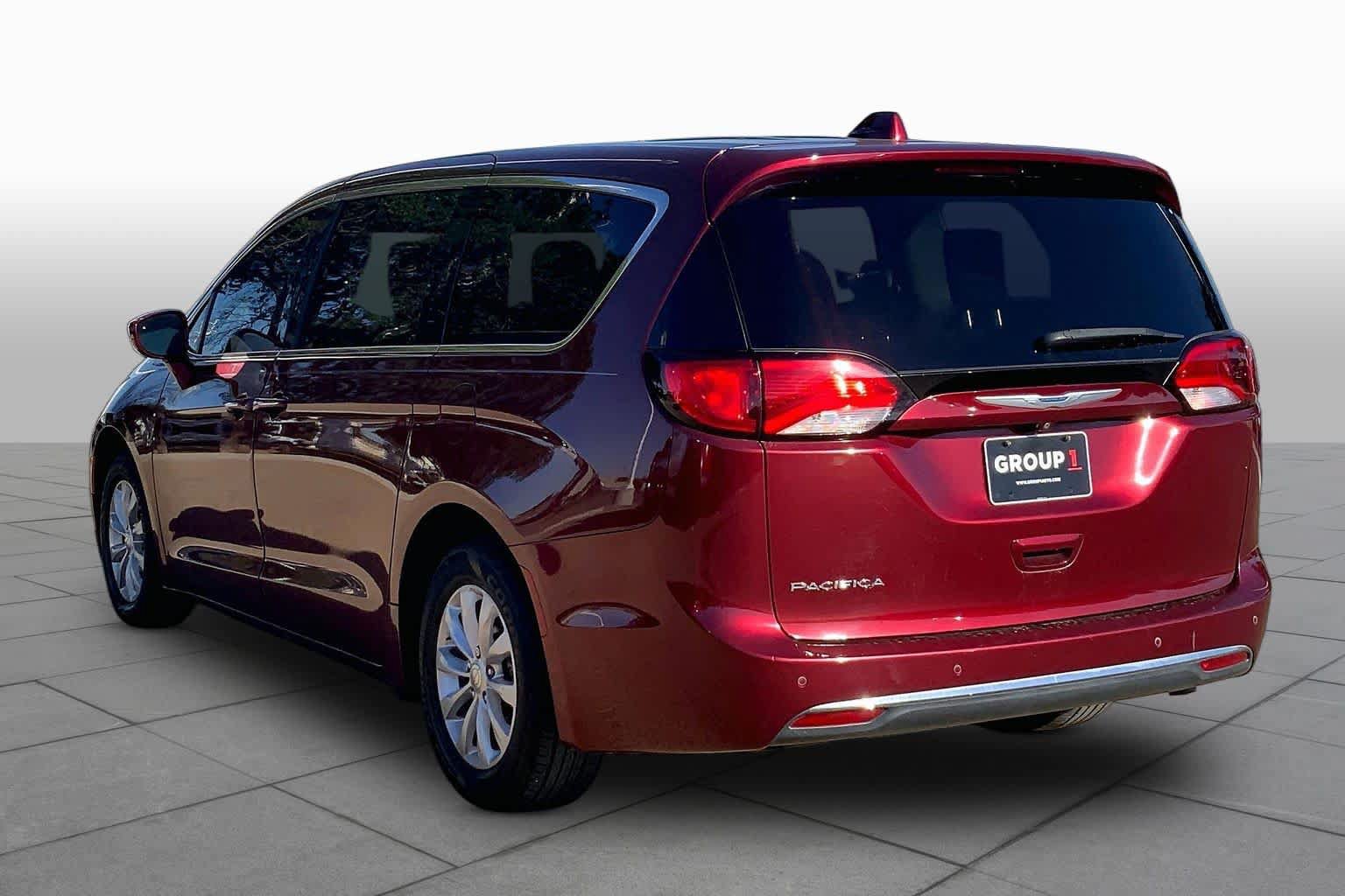 Used 2018 Chrysler Pacifica Touring Plus FWD image 12