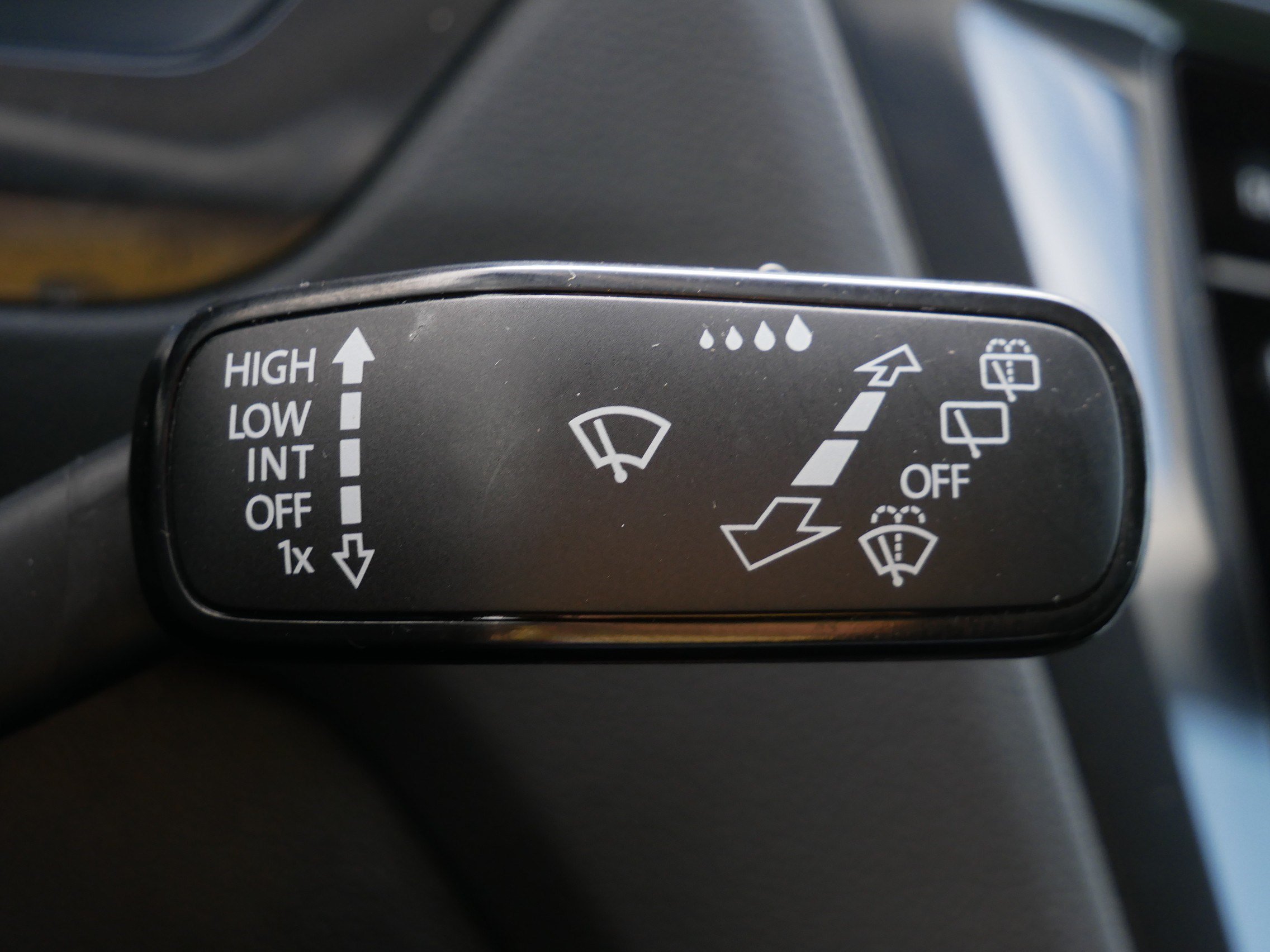 Used 2021 Volkswagen Tiguan SE AWD/4WD image 32