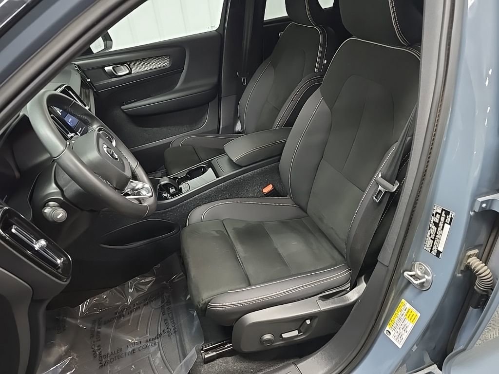 Used 2022 Volvo XC40 P8 Recharge Plus image 32