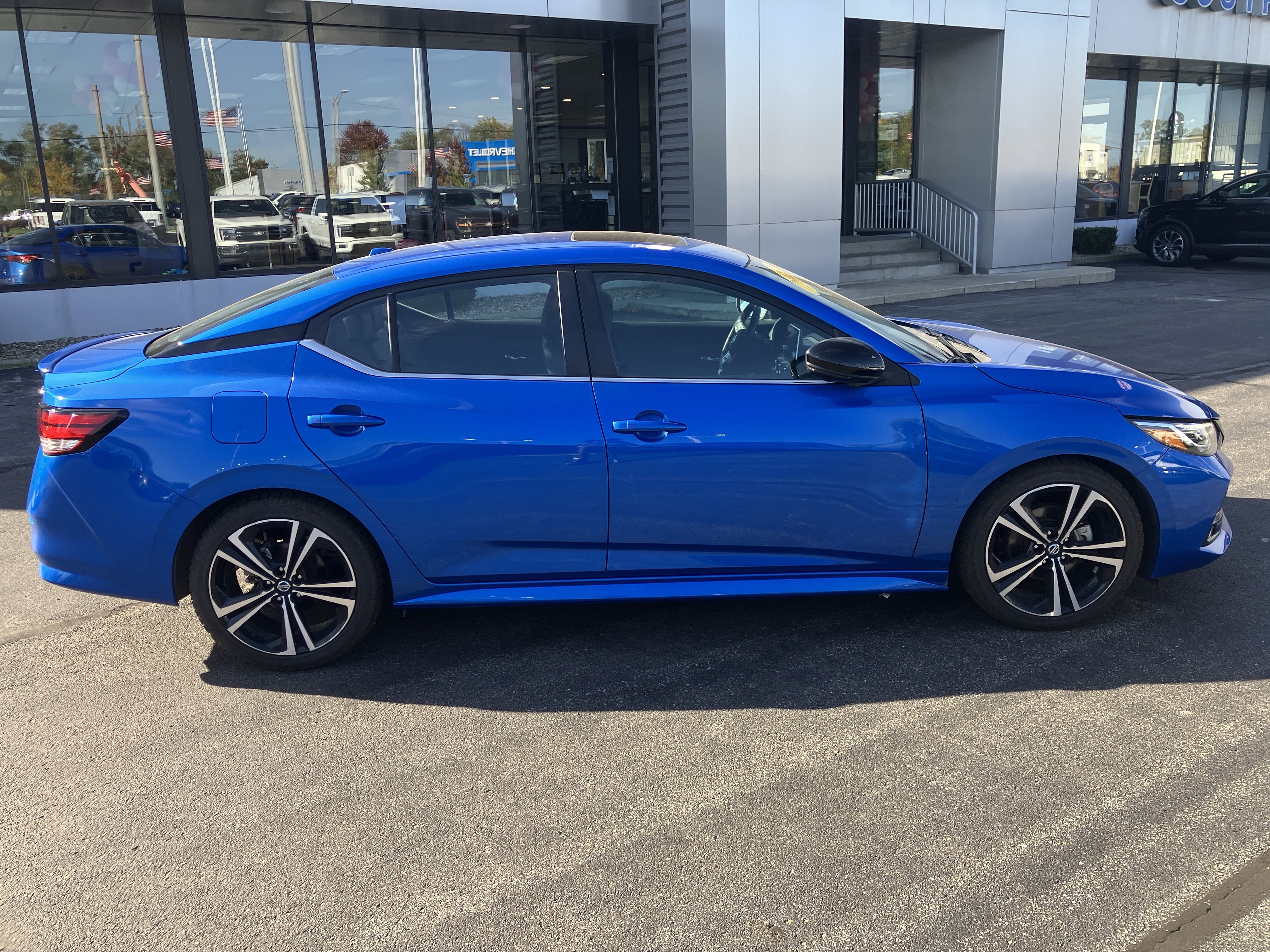 Used 2022 Nissan Sentra SR w/ SR Premium Package FWD image 8