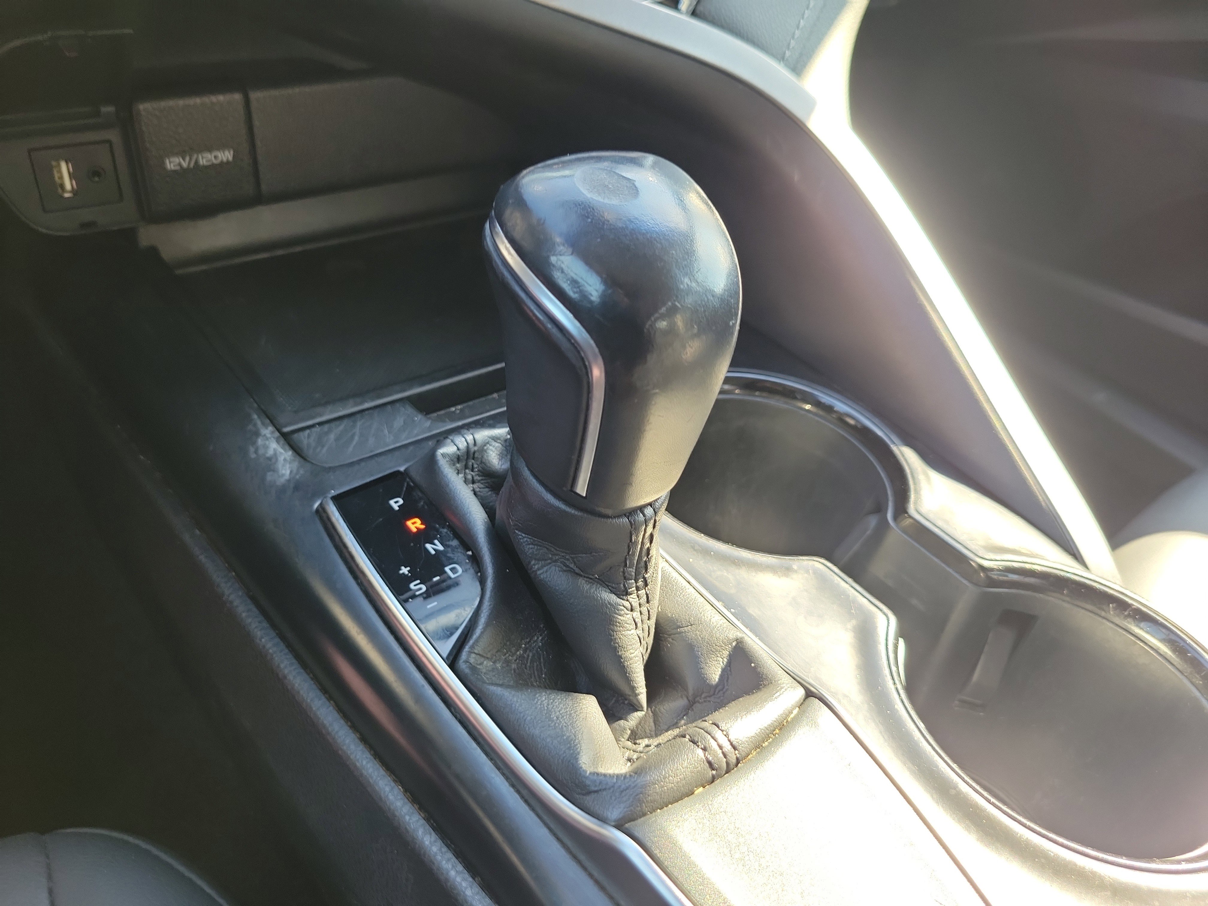 Used 2018 Toyota Camry SE image 28